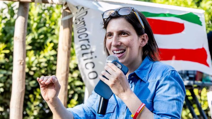 Schlein: “Governo diviso, basta dibattiti dannosi sulle primarie. Priorità a energia e salari”