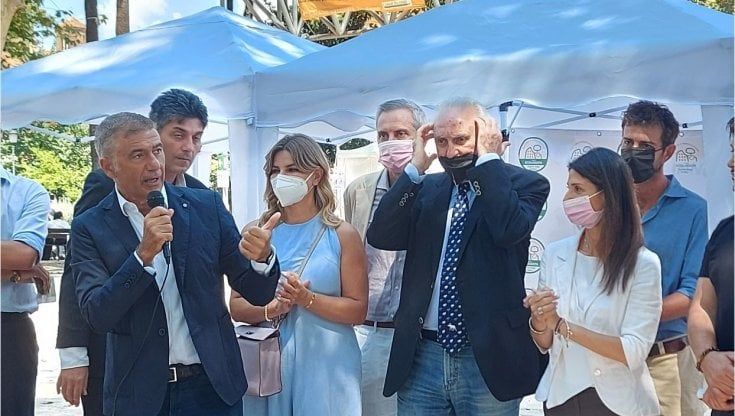 Corsa al Campidoglio, presentata la lista di Pecoraro Scanio. "Raggi candidata più ecologista"