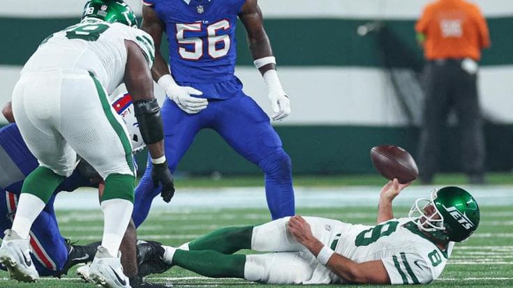Nfl, Jets che guaio: vincono ma Rodgers va ko, stagione (e carriera?) finita per il fuoriclasse dei qb