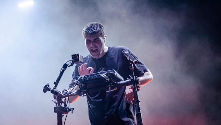 Napoli, Fred Again in concerto al Plebiscito