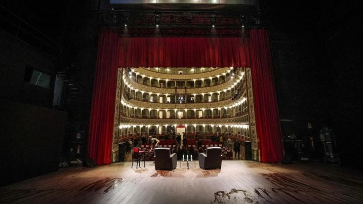 Teatro Valle, apre Pirandello di Piccolo: in platea attori e politici. “Ringraziamo chi ha lottato”