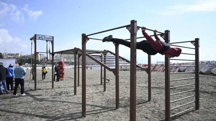 “Mappatella gym”, la palestra sul lungomare di Napoli. Manfredi: “Una piattaforma entro l’estate”