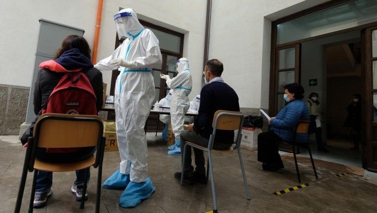 Coronavirus, il bollettino di oggi 19 novembre: 653 morti e 36.176 nuovi casi