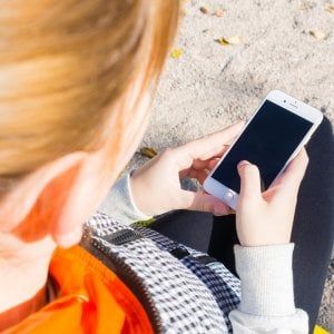 Sms esca, clausole nascoste e servizi non richiesti. Telefoni, è ancora una giungla