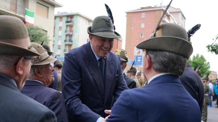 Alpini, Crosetto chiude il caso: “Faccetta nera? Sono solo perditempo”