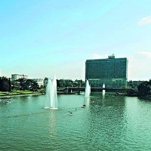 Roma, riaperto il ponte sul laghetto dell'Eur