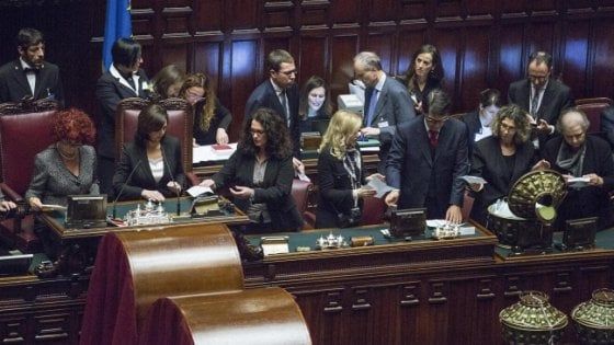 Il potere politico non è rosa: più donne al vertice ma il comando non è loro