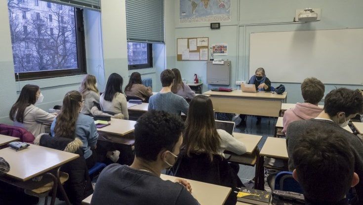 Toscana, dalla scuola all'università passa una ragazza su due e meno di un ragazzo su tre