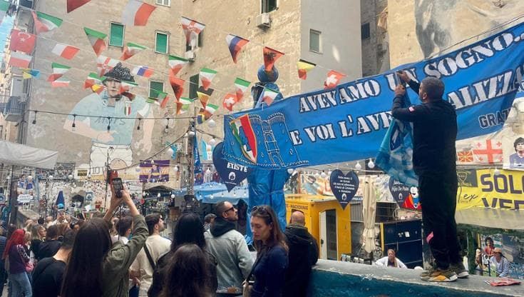 Napoli, largo Maradona: trovata l’intesa, via i teloni che coprivano l’area