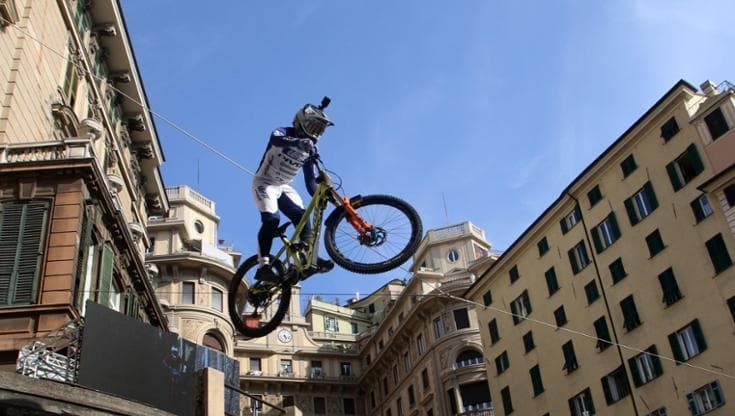 Red Bull Cerro Abajo, una festa in piazza per quarantamila persone. Vince il rider brasiliano