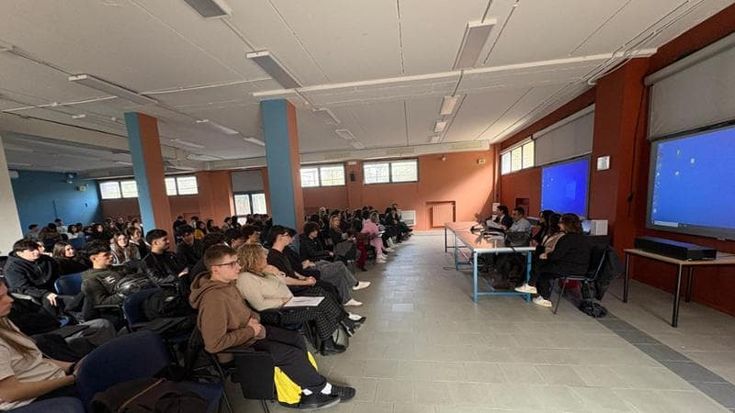 Referendum, debuttano i diciottenni al voto. Il dibattito al Luxemburg tra ragioni del Sì e del No