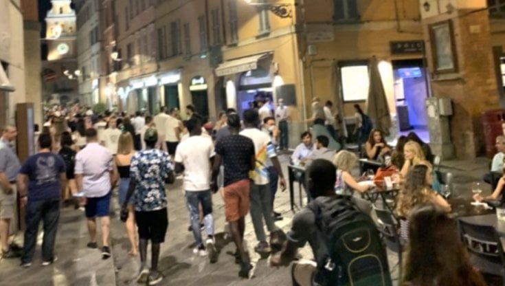 A Parma a luglio 54 esposti dei cittadini per disturbo alla quiete pubblica 