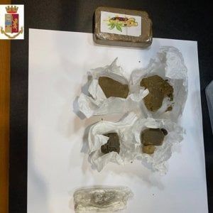 Bologna, droga nelle buste del fast food: arrestati tre giovani 