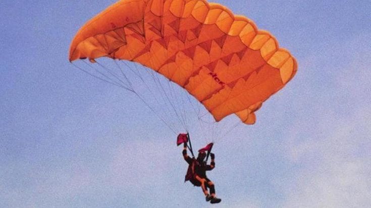 Voli e lanci con il paracadute non registrati, società sportiva nei guai per aver evaso 3 milioni