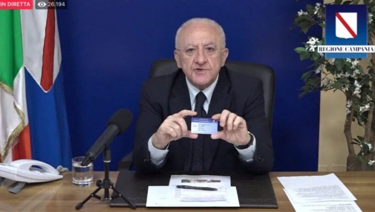 Vaccini, le card della Regione Campania finiscono sotto inchiesta