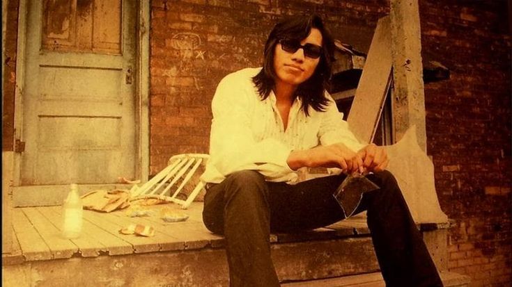Torna in sala ‘Searching for Sugar Man’: la storia di Sixto Rodriguez, l’eroe (a sua insaputa) del Sudafrica anti- apartheid