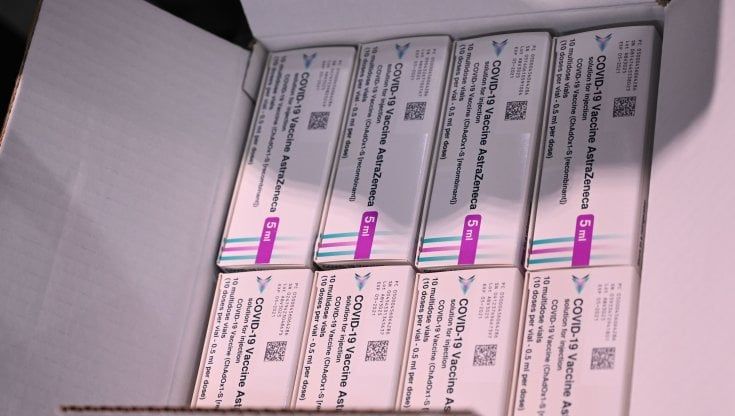 Covid, "Vaccino AstraZeneca meno efficace con variante Sudafricana". Lo studio su  2 mila pazienti