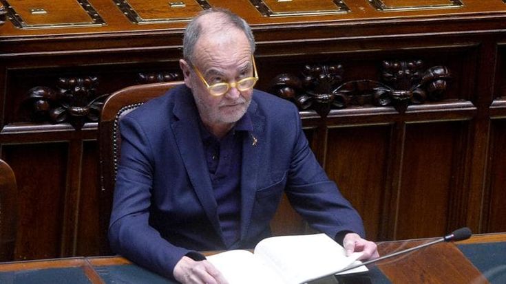 Calderoli: “Chiarezza sui soldi spesi da De Luca per i manifesti anti-Meloni”