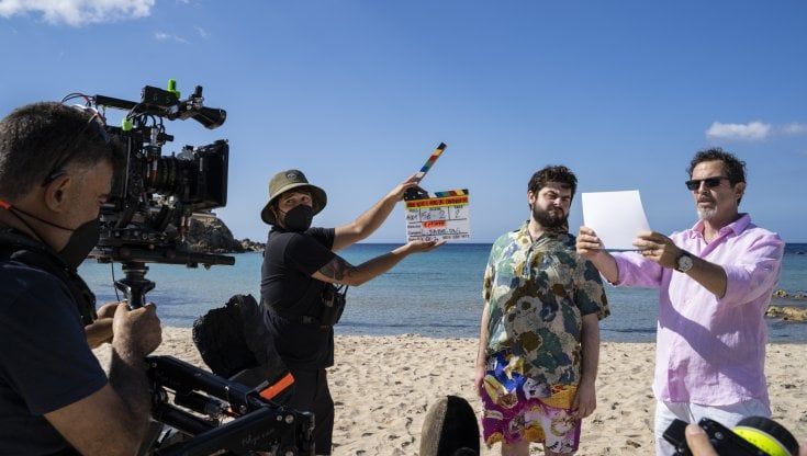 "Mollo tutto e apro un chiringuito": il Milanese Imbruttito protagonista di un film sul "business in infradito"