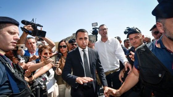 Bibbiano, Di Maio: "Mi fa schifo il silenzio del Pd"
