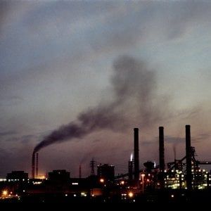 Rifiuti tossici, verifiche sull'Ilva di Taranto e la centrale Enel di Cerano: "Falda e suolo sotto esame"