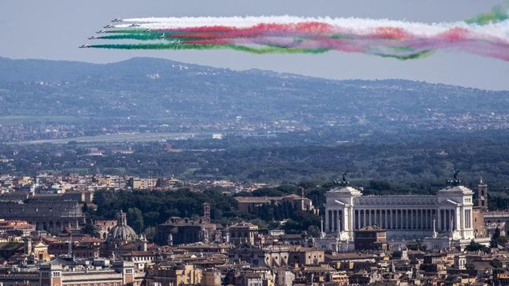 L’Italia del 25 aprile in piazza. Cortei e sfilate per l’ottantesimo: “È la festa della democrazia”