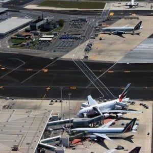 Alitalia, piano straordinario per lo sciopero di mercoledì: oltre 200 voli cancellati