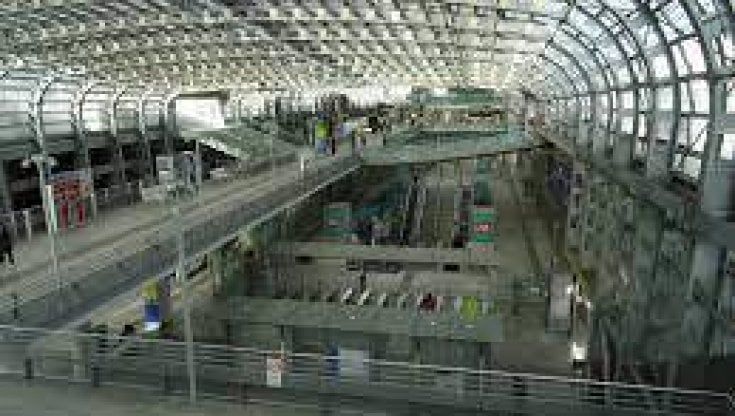Sorpreso a rubare pc e bagagli sul Frecciarossa: arrestato a Porta Susa