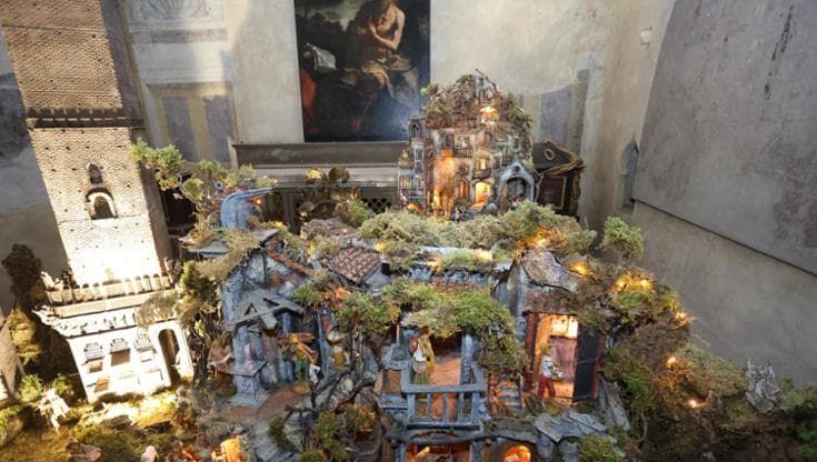 Le Due torri (senza cantiere) nel presepe che s’accende in San Giacomo Maggiore