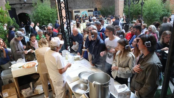 C’è +Gusto, pienone per gli chef Bottura e Adrià. Oggi si replica a Palazzo Re Enzo