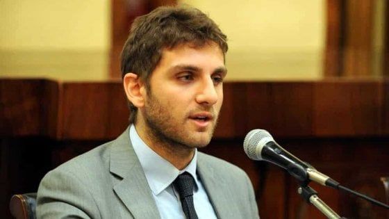 Roberto De Luca torna in campo e inaugura la scuola di politica 