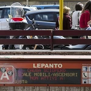 Metropolitana, da martedì la chiusura anticipata della A alle 21.30