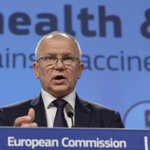 Vaccini, approvato il piano dell'Ue: più copertura e lotta alle fake news