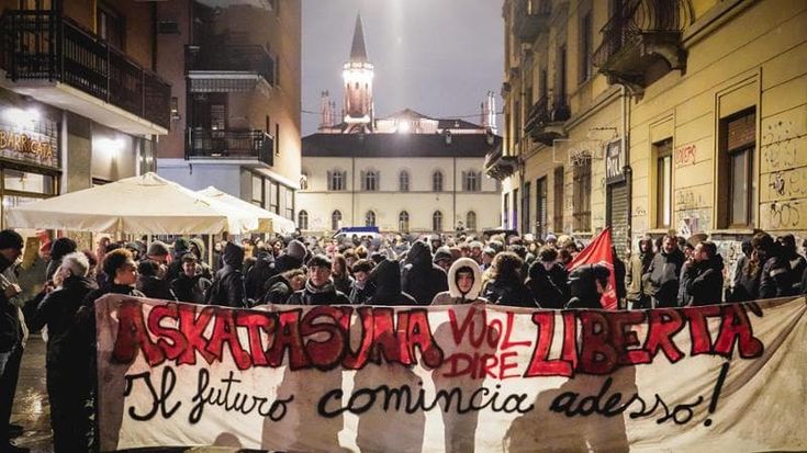 Tre cortei per Askatasuna, sabato migliaia di antagonisti contro lo sgombero del centro sociale