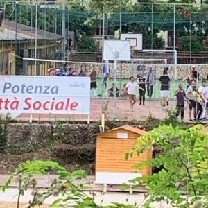 Potenza, chiosco davanti a comunità terapeutica: continua la polemica