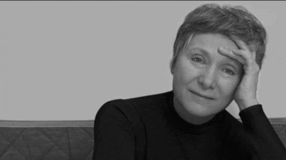 La lettera della poetessa sorprende i liceali di Parma: "Vi auguro di trovare meraviglie in questo tempo strano"