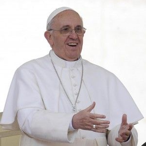 Preti pedofili, il Papa: "Compassione e preghiera per le vittime di abusi"
