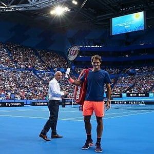 Tennis, è Federer mania in Australia: 8000 tifosi per il suo allenamento