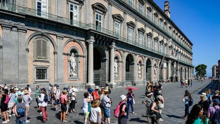 Primo maggio a Napoli, turismo in crescita. “200 mila in arrivo, ora più servizi”