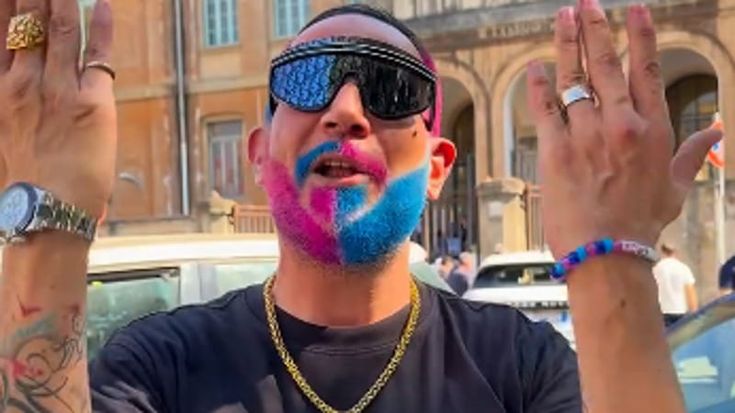 Bambino autistico maltrattato a scuola, influencer gira video davanti all’istituto: “Denunceremo”