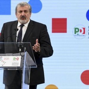 Magistrati in politica, il Csm 'ammonisce' Michele Emiliano per il suo ruolo nel Pd