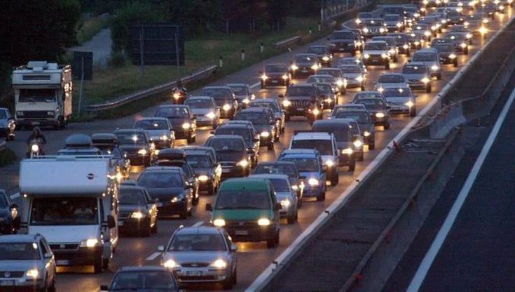 Pasquetta, rientro da incubo verso Roma: fino a 11 km di coda sull'A1. Rinasce la 'Città che muore': 16 mila visitatori