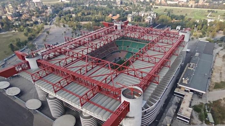 San Siro, la storia infinita: tra vincoli, progetti di ristrutturazione e quella voglia di costruire nuovi stadi fuori città di Inter e Milan