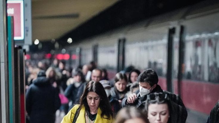 Pendolari contro i rincari dal primo luglio. Una petizione da 7mila firme in Regione