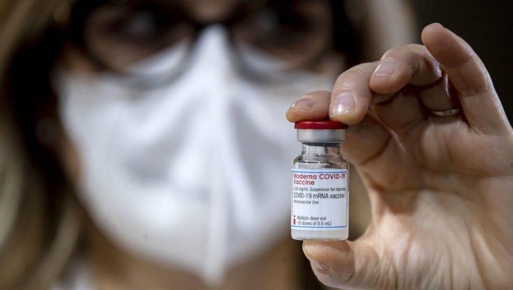 Covid, vaccini: il buco delle coperture che lascia fuori i 70enni