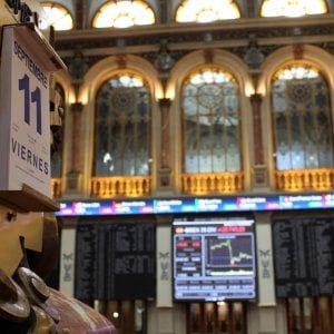 Le Borse di oggi, 14 settembre. Nuove speranze sul vaccino, ma i l'Europa frena