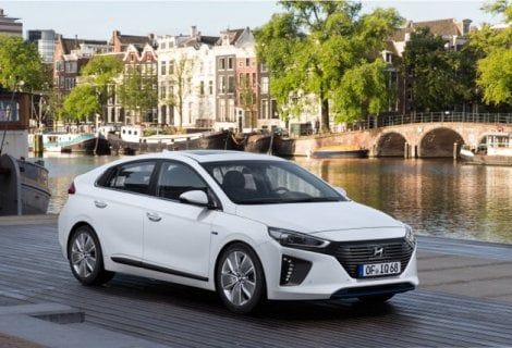 Hyundai Ioniq, pronta al debutto la berlina verde con tre anime