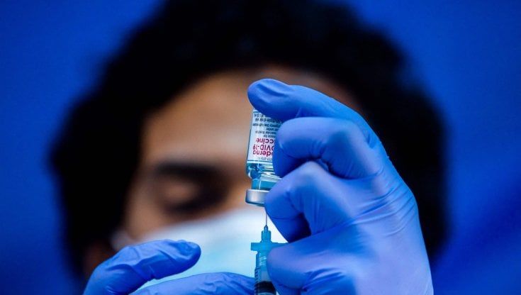 Vaccini, Moderna: serve un richiamo entro 12 mesi come per l'influenza