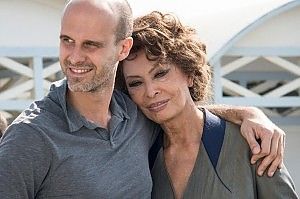 Sofia Loren a Napoli: "Questo film &egrave; un omaggio alla citt&agrave; e alle donne"