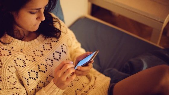 Autolesionismo online, se il bullo colpisce se stesso